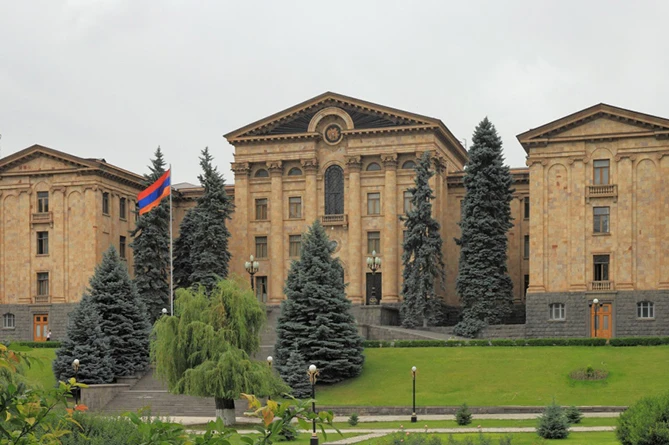ՔՊ-ն՝ ԱԺ ճաշարանում, «Ուժեղ Հայաստանը»՝ մեկ սենյակում․ ինչ է կատարվում ԱԺ-ի ընդմիջումների ժամանակ. «Ժողովուրդ»