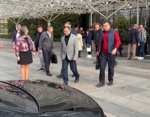 Սուրեն Պապիկյանը ժամանել է Պրահա