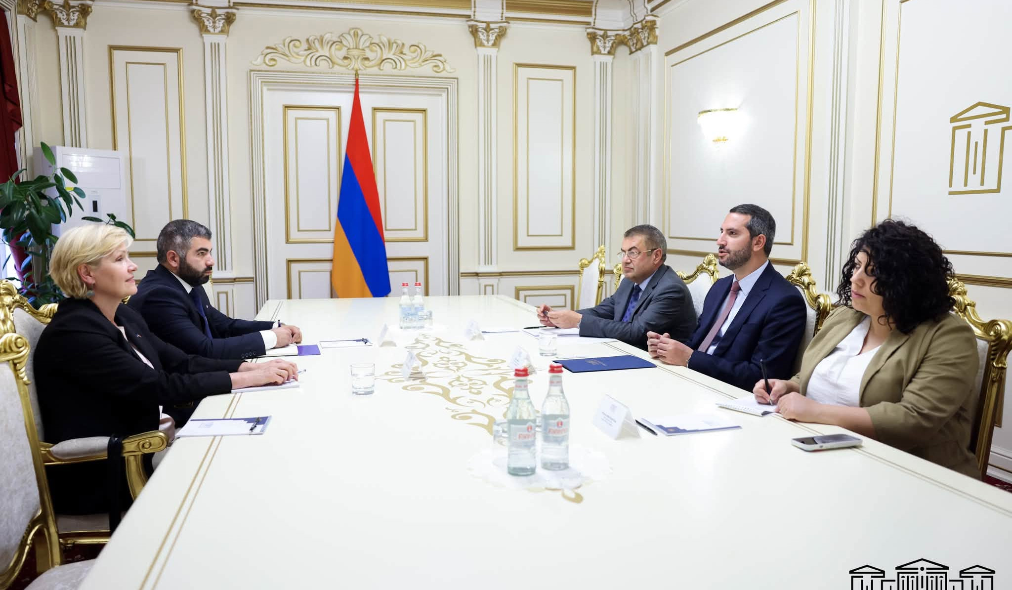 ԱԺ նախագահը և Էստոնիայի դեսպանը մտքեր են փոխանակել տարածաշրջանային հարցերի շուրջ