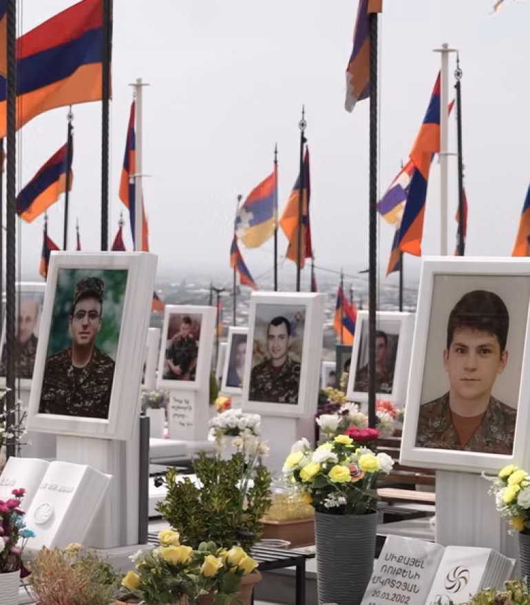 «Ուժեղ Հայաստան» կուսակցության ներկայացուցիչները Եռաբլուրում հարգանքի տուրք են մատուցել Արցախում էթնիկ զտման հետևանքով զnհվածների հիշատակին (տեսանյութ)