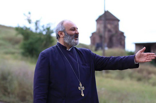 Բագրատ Սրբազանը Երևանի Սուրբ Գրիգոր Լուսավորիչ մայր եկեղեցում մասնակցում է Սուրբ Պատարագի․ ուղիղ