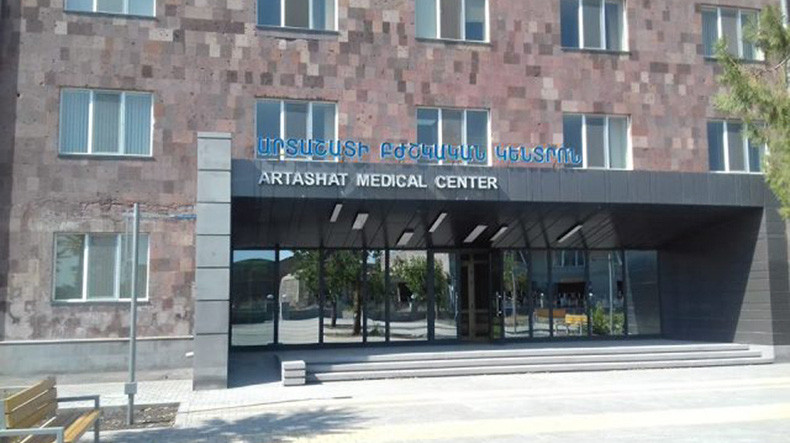 Արտաշատի ԲԿ-ի 3-րդ հարկից նետված կնոջ ողնաշարն է վնասվել, ստորին վերջույթները կոտրվել են․ Նա կվիրահատվի կորոնավիրուսից բուժվելուց հետո