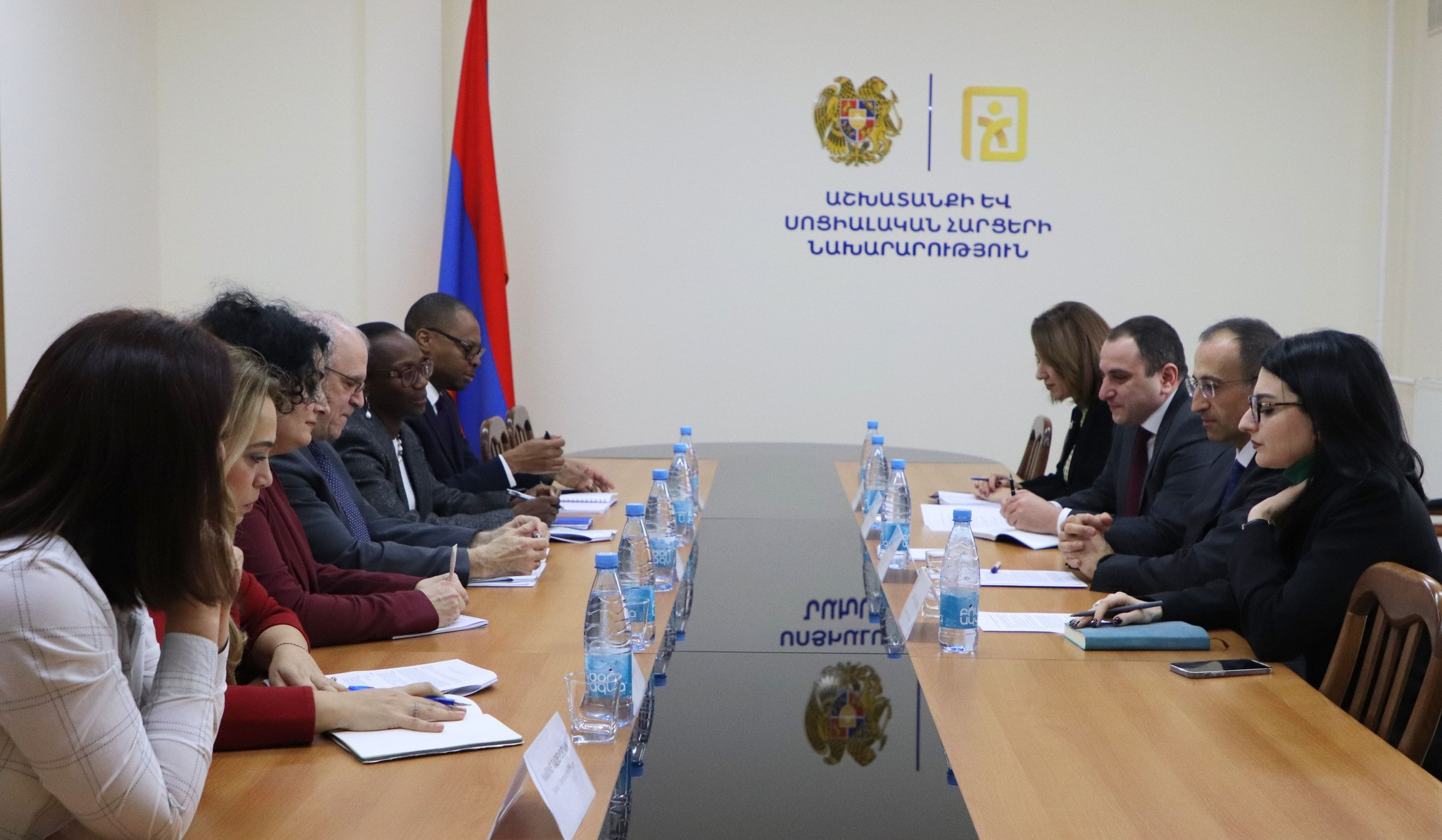 Թորոսյանն ու ՀԲ ներկայացուցիչն անդրադարձել են Արցախից տեղահանված անձանց սոցիալական աջակցության ծրագրերին