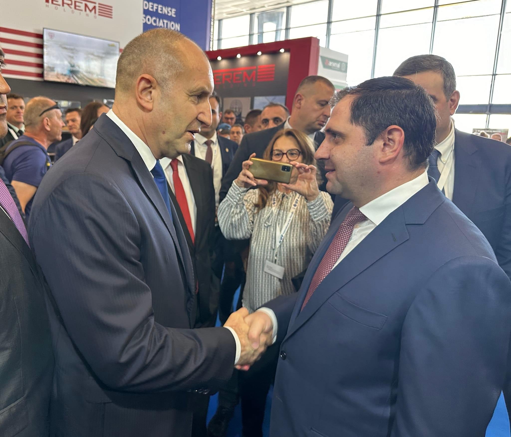 Սուրեն Պապիկյանը կարճատև զրույց է ունեցել Բուլղարիայի Հանրապետության նախագահ Ռումեն Ռադևի հետ
