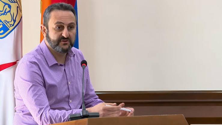 Մենակ պարել գիտեք, քաղաքը չեք կարողանում ղեկավարել. փող եք ուտում, թալանում եք. Պեդրո Զարոկյան