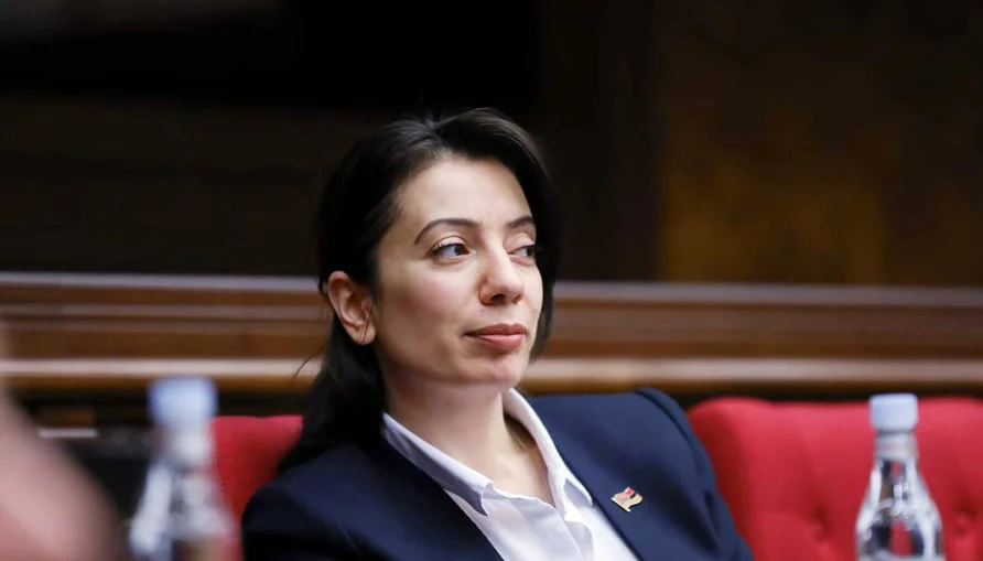 Դե բե՛ր 40 տարեկան տղամարդուն դարձու թոշակառու, կինն էլ 40 տարեկանում նոր ծաղկի, զարգանա, հետո՞․ Քրիստինե Պողոսյան