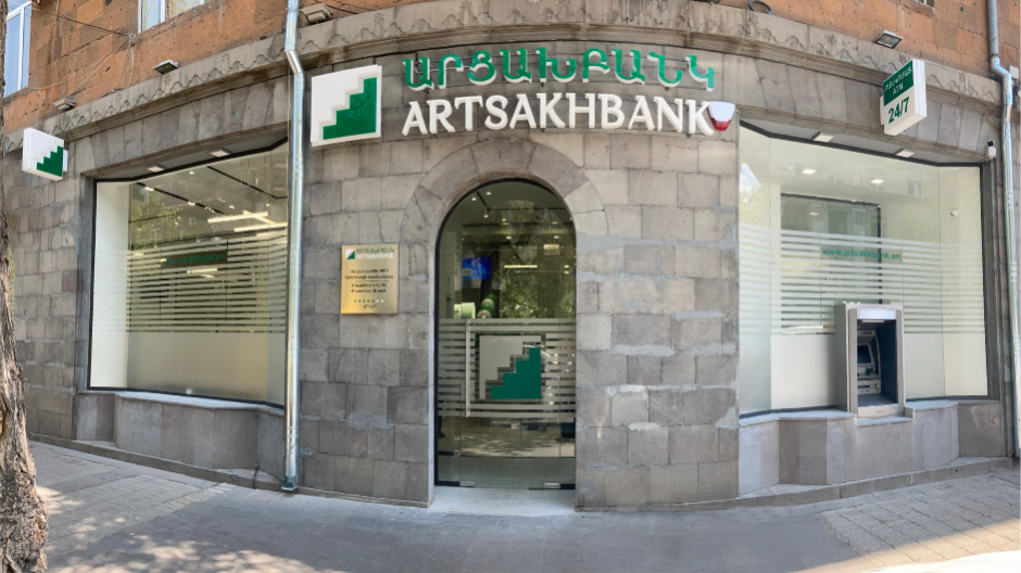 Արցախի կառավարությունը միակողմանի որոշում է կայացրել՝ վերադարձնել երեք և ավելի երեխա ունեցող ընտանիքների պետական ավանդները. Արցախբանկը չի արձագանքում այդ որոշմանը
