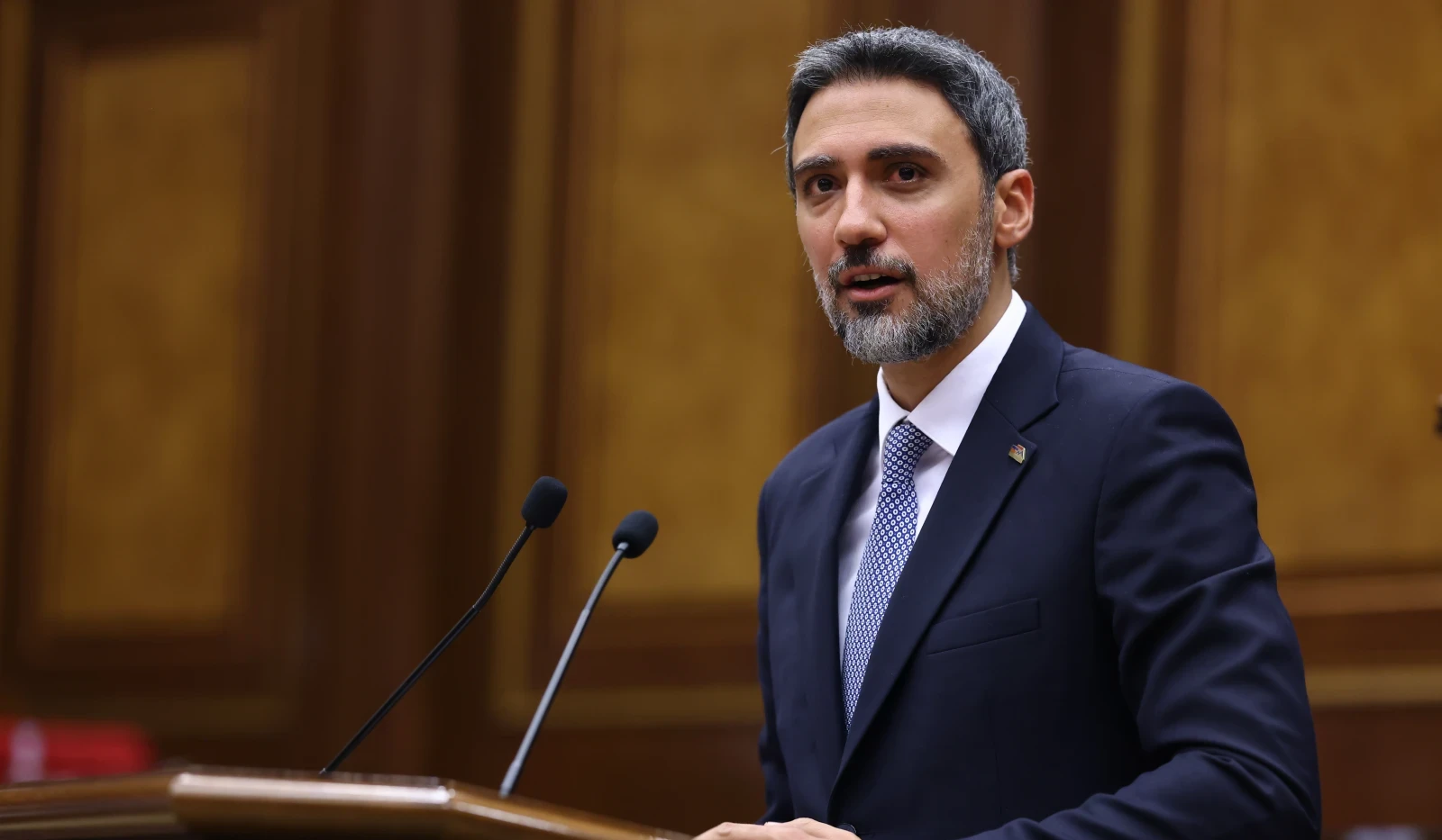 Վահագն Ալեքսանյանը ապօրինի հեռացրեց Դավիթ Ղազինյանին դահլիճից. խտրական մոտեցում է. Արամ Վարդևանյան