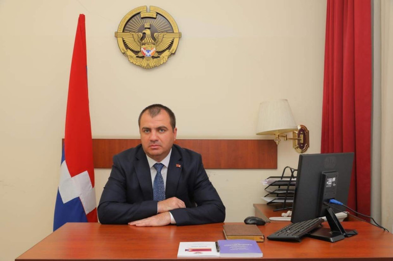 Խուզարկել են Արցախի ԱԺ նախագահ Աշոտ Դանիելյանի բնակարանը