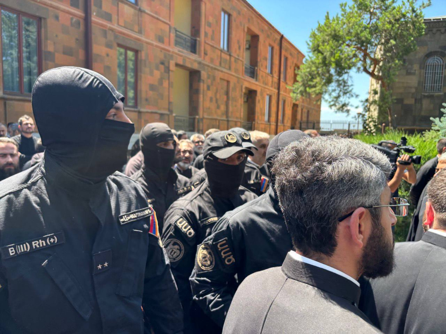 Դատապարտում ենք այսօր իրավապահների կատարած «գործողությունները».  «Ապրելու երկիր»