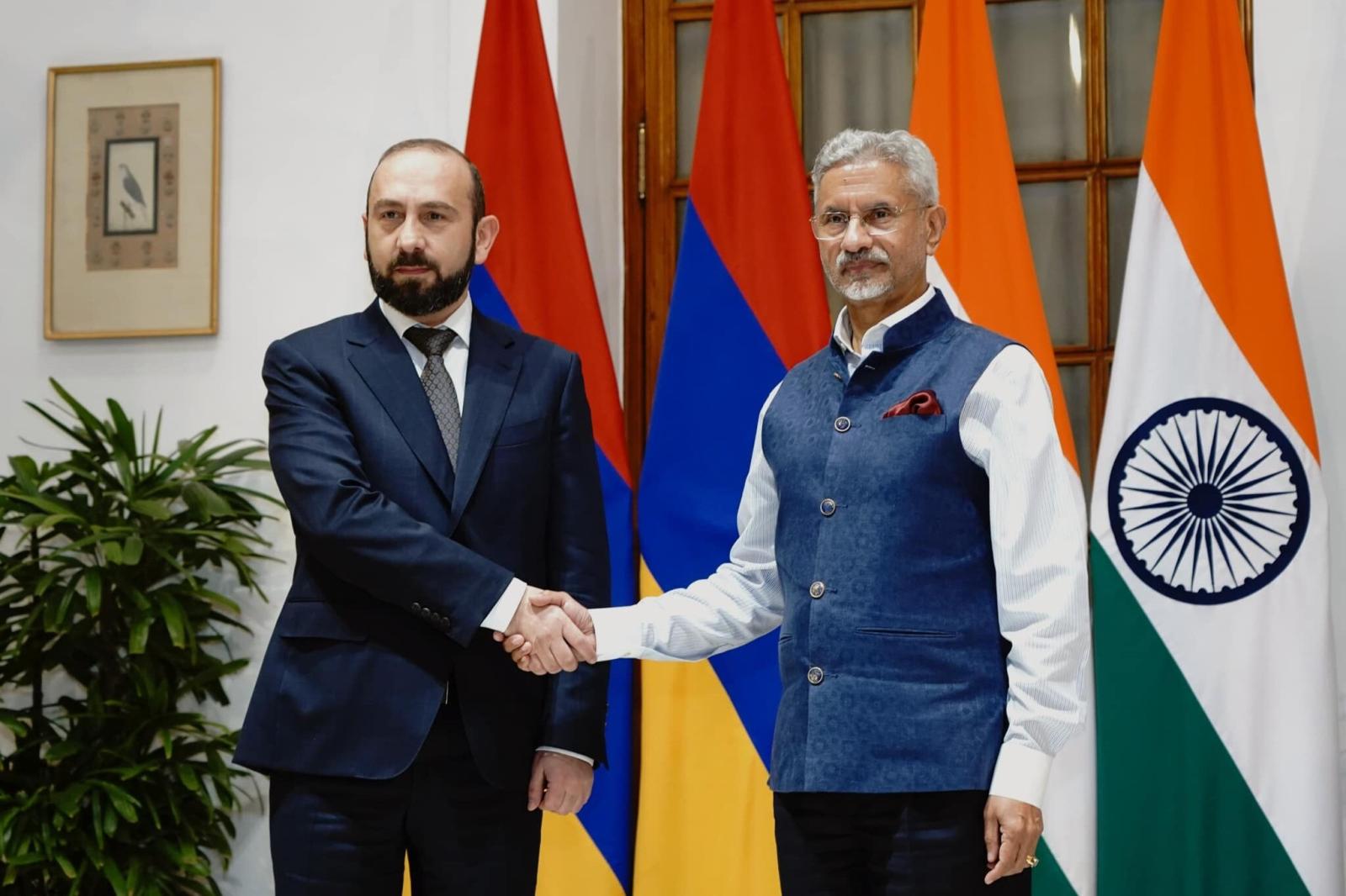 Հնդկաստանի ԱԳ նախարարը երախտագիտություն է հայտնել Արարատ Միրզոյանին՝ Իրանից իր երկրի քաղաքացիների տարհանմանն աջակցելու համար