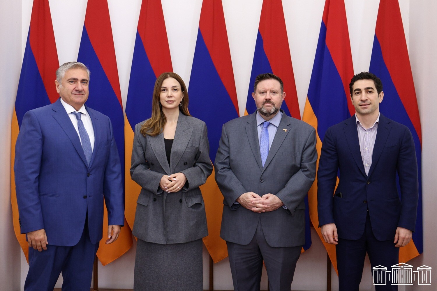 Դեսպանների հետ ակտիվ հանդիպումներ են սկսել. «Հրապարակ»