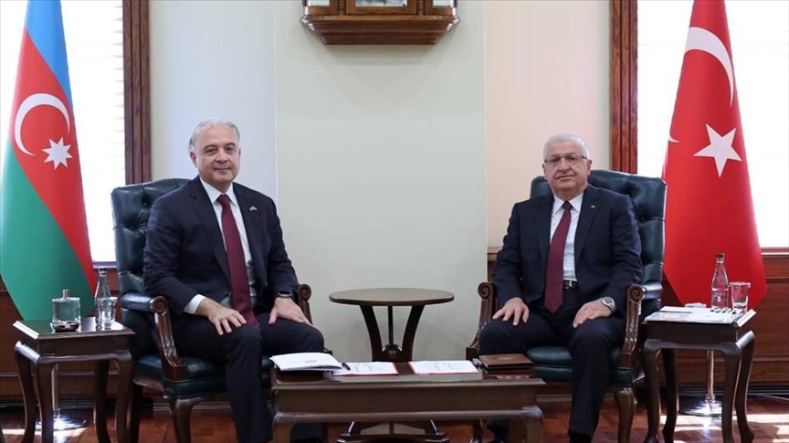 Թուրքիայի պաշտպանության նախարարն Անկարայում հանդիպել է Ադրբեջանի նախագահի օգնականի հետ