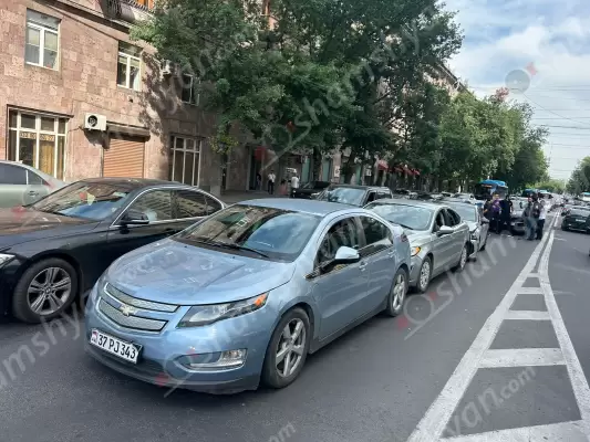Շղթայական ավտովթար Երևանում․ Օրբելի տանող թունելի սկզբնամասում բախվել են «BMW M4»-ը, «Ford Fusion»-ը, «Kia K5»-ը և «Chevrolet Volt»-ը․ կա վիրավոր