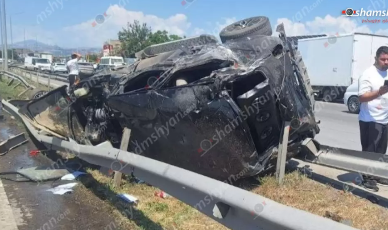 Երևան-Երասխ ճանապարհին «ՎԱԶ 2121»-ը բախվել է երկաթե արգելապատնեշներին, հանդիպակաց երթևեկող «Ford»-ը կորցրել է կառավարումն ու բախվել արգելապատնեշներին. կան տուժածներ
