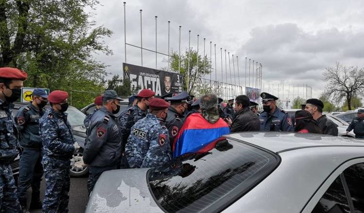 Լարված իրավիճակ՝ Ծիծեռնակաբերդի մուտքի մոտ