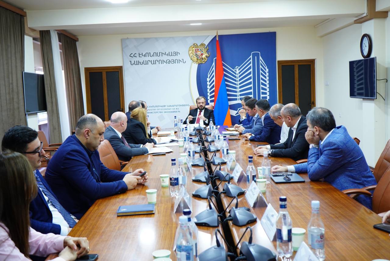 Էկոնոմիկայի նախարարությունում կայացել է կառուցապատողների աշխատանքային խմբի հանդիպում
