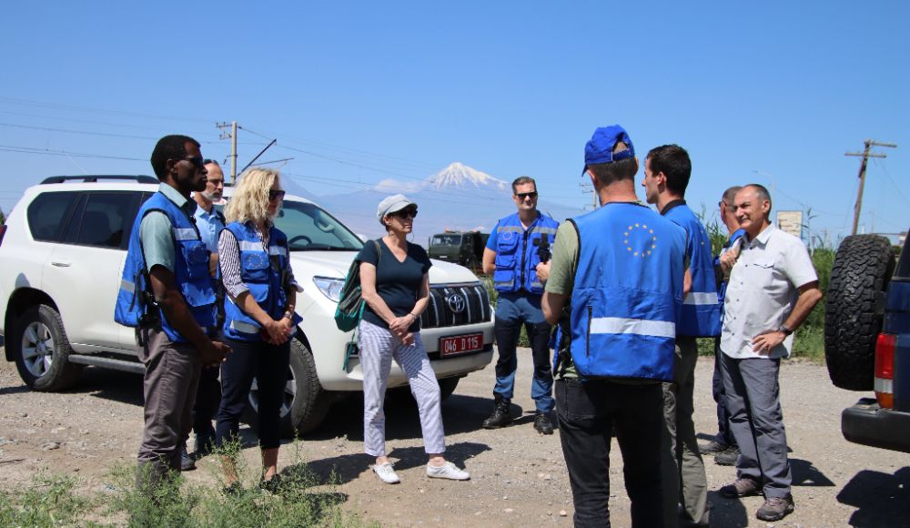 Ֆրանսիայի դեսպանը Հայաստան-Ադրբեջան սահմանին՝ Երասխի մոտ, ընդգծել է ԵՄ դիտորդական առաքելության «կարևոր դերը տարածաշրջանում կայունացման ջանքերում»