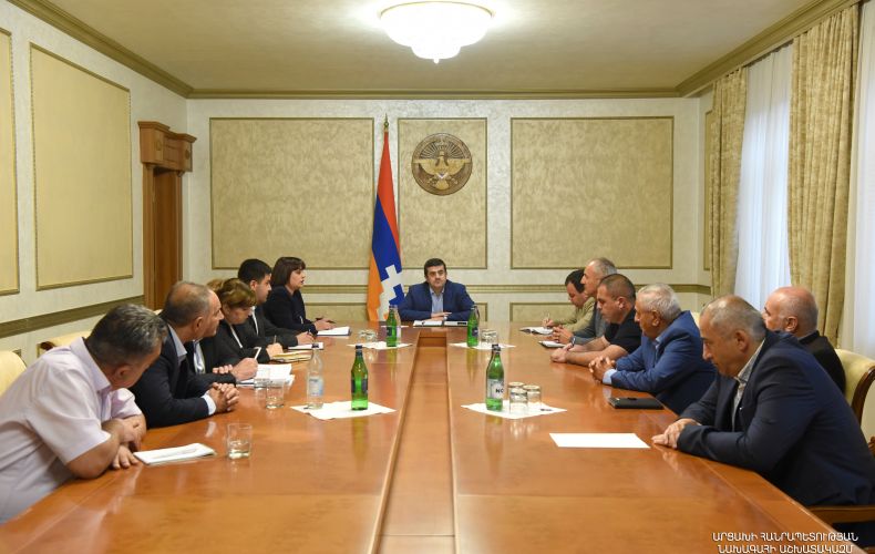 Президент Арутюнян встретился с группой представителей общественного сектора