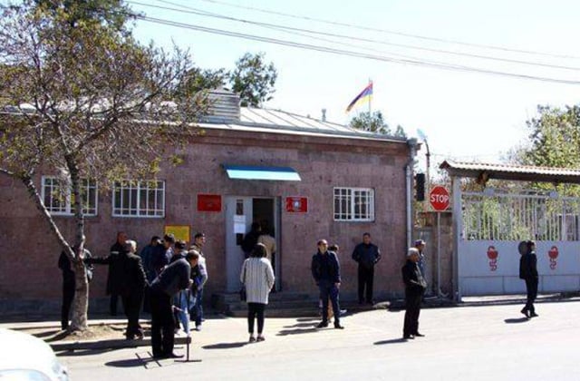 Պահեստազորի փոխգնդապետին քաղաքական նկատառումներով թույլ չեն տվել մտնել հոսպիտալ․ «Փաստ»