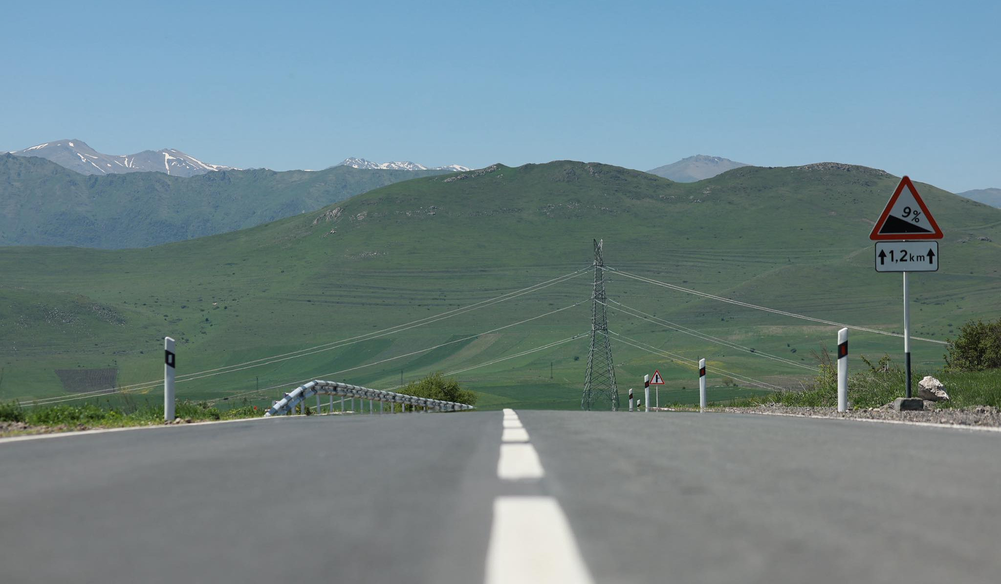 Հունիսի 8-ի դրությամբ պետբյուջեի ֆինանսավորմամբ ասֆալտապատվել է 52 կմ ճանապարհ. ՏԿԵ նախարար