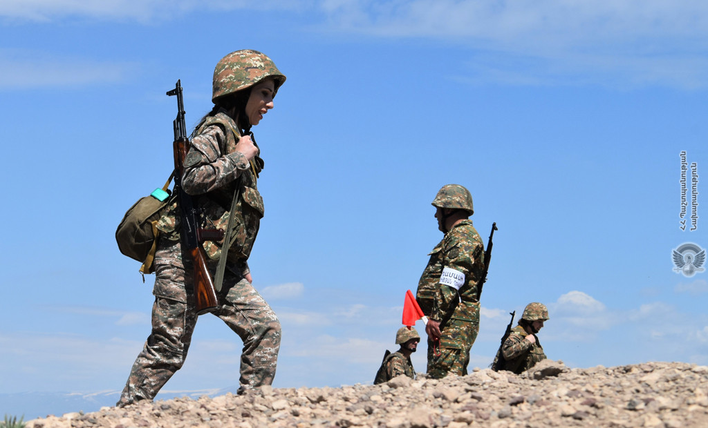 Կին զինծառայողների հետ անցկացվել են կրակային պատրաստության պարապմունքներ