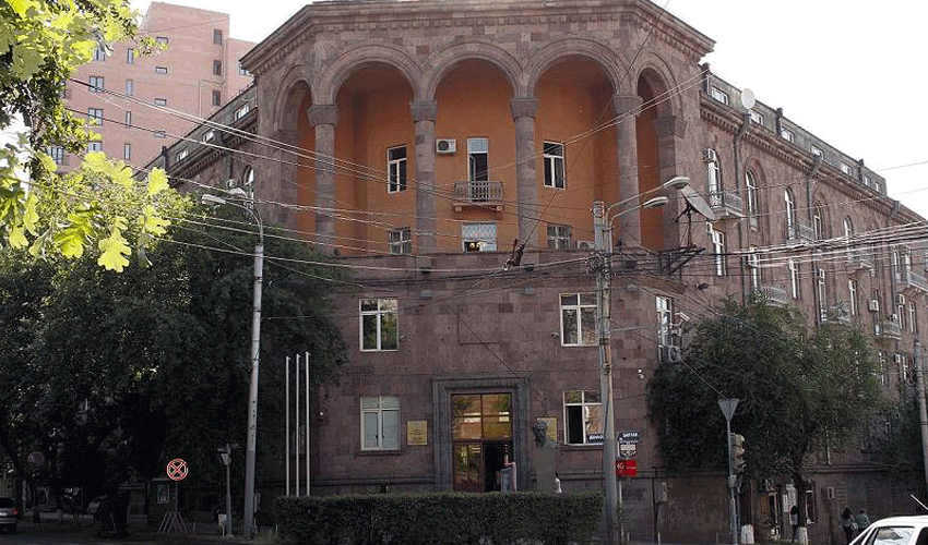 Բրյուսովի համալսարանի ռեկտորի ընտրություններում խուլիգանության, նաև՝ կեղծիքների դեպքերի առթիվ հարուցվել են քրվարույթներ