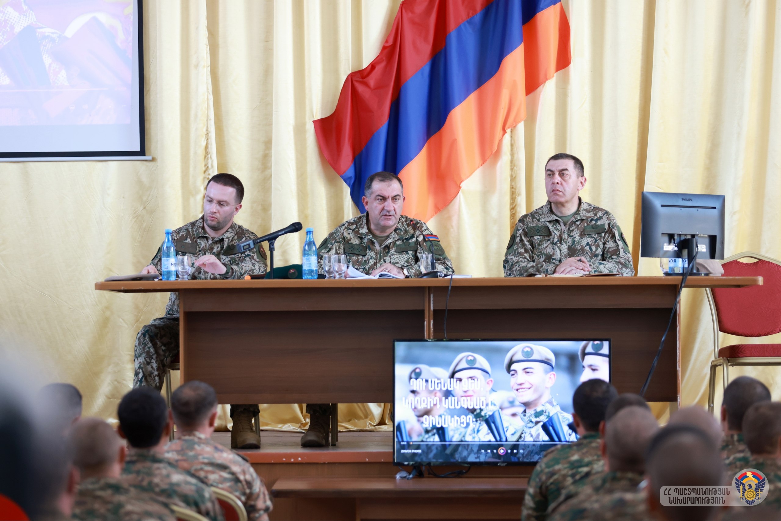 Էդվարդ Ասրյանը հանդիպել է ժամկետային զինծառայող ջոկերի հրամանատարների ու բանակային դիրքերի ավագների հետ