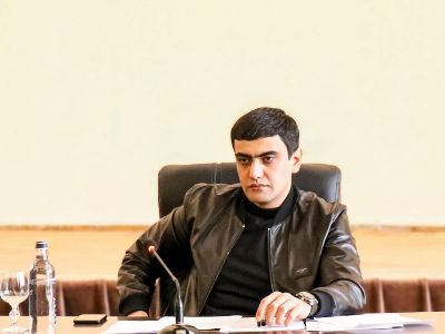 Գորիսի քաղաքապետին չեն ձերբակալել. նա հենց այս պահին քաղաքապետարանում է