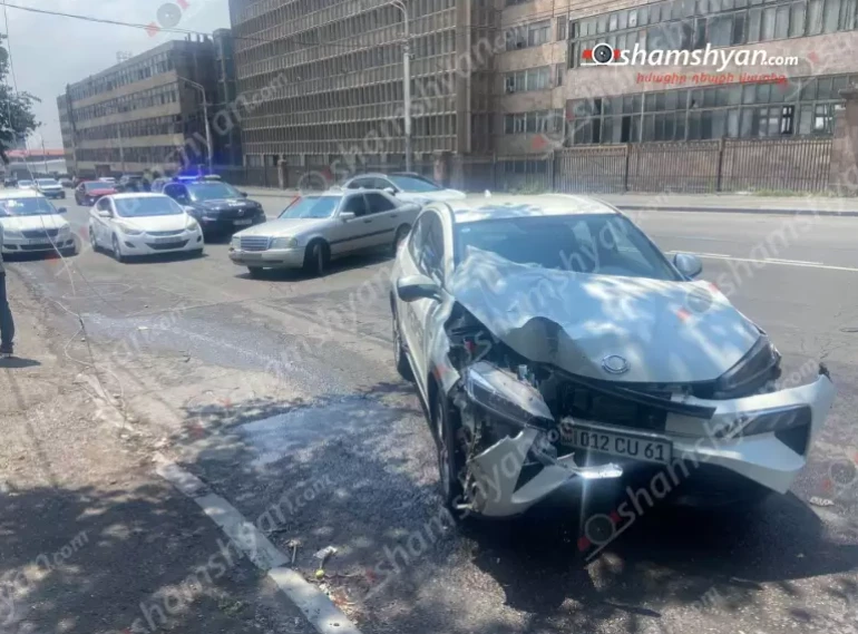 Թբիլիսյան խճուղում բшխվել են «Mercedes»-ը և «Honda»-ն․ վերջինը բшխվել է երկաթե էլեկտրասյանը․ կան վիրավnրներ