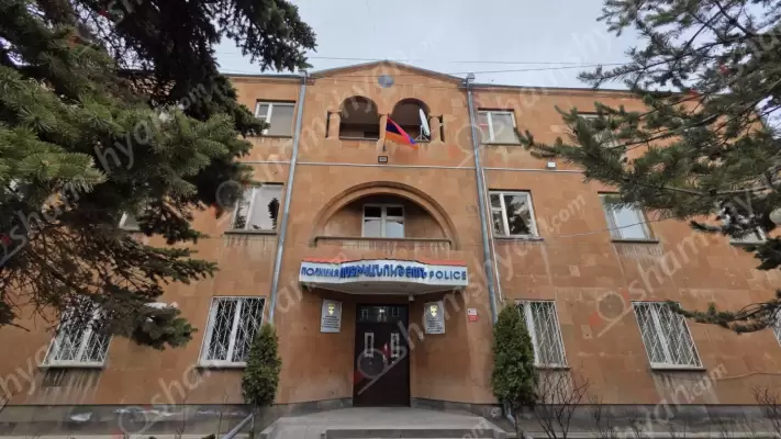 Վարդաձոր բնակավայրում արտաքին լուսավորության էլեկտրասյուներ տեղադրելիս 34-ամյա տղամարդը հոսանքահարվել է և տեղում մահացել․ 14-ամյա տղան տեղափոխվել է հիվանդանոց
