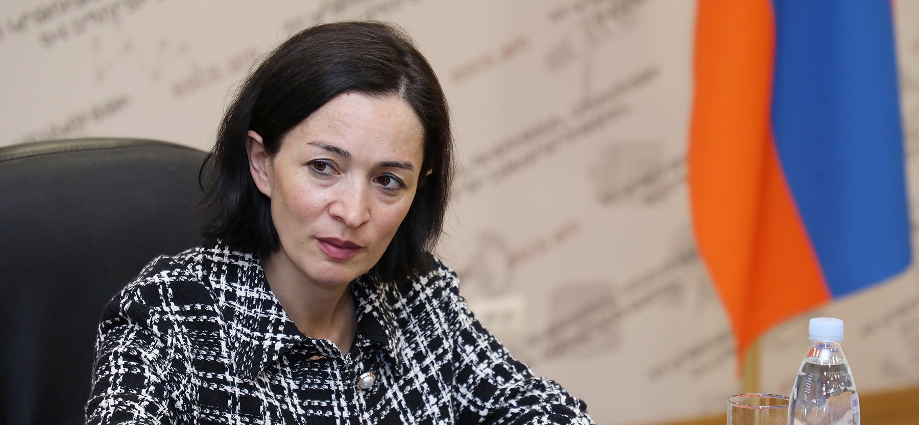 Մաշտոցը կլինի թղթի վրա, իսկ հեռախոսները՝ միայն դասի համար. Ժաննա Անդրեասյանի արձագանքը՝ քննադատություններին