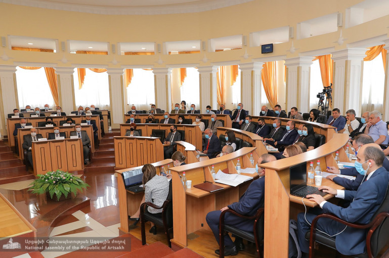 Արցախի ԱԺ-ն արտահերթ նստաշրջան է գումարել