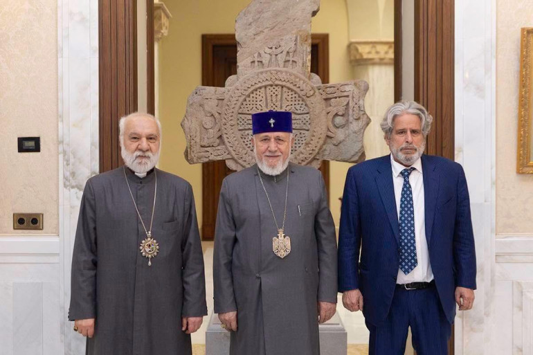 Փաշինյանը փորձում է hարվածի տակ դնել Հայ Առաքելական Եկեղեցու լեգիտիմությունը. Ռոբերտ Ամստերդամ