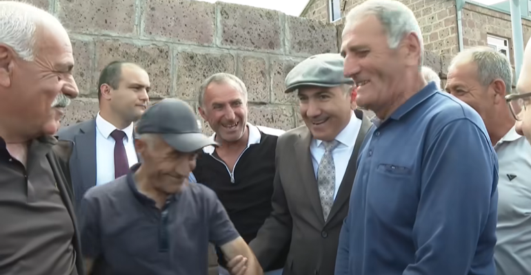 Մեզ շունչ քաշելու ժամանակ տվեք, մինչև առաջին 3 խնդիրը չլուծենք, մյուսները չպիտի ասեք. Փաշինյանը՝ Նոր Կյանքում