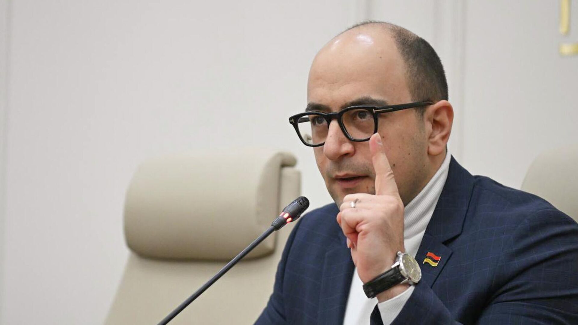 Աշոտյանի դեպքում սա արդեն անձնական վենդետա է, ակնհայտ է, որ հաշվի առնելով իր ակտիվությունը՝ հերթական ջղաձգումների դրսևորումն է տեղի ունեցել. Մամիջանյան