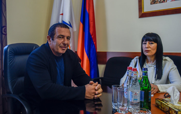 Նաիրա Զոհրաբյանի և Գագիկ Ծառուկյանի պատասխանը՝  չկայացած մարդկանց (լուսանկար)