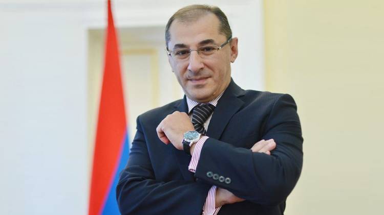 Ինչու են բանկերը դոլարը կանխիկացնելիս 3 տոկոս պահում. «Հրապարակ»
