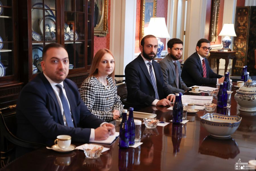 Ընթանում է ՀՀ-ի ու Ադրբեջանի ԱԳ նախարարների գլխավորած պատվիրակությունների հանդիպումը (լուսանկարներ)