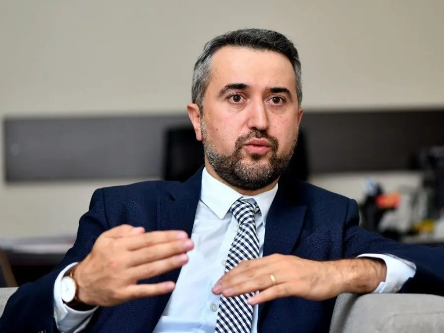 ԿԳՄՍ նախարարը Մատենադարանի աշխատակազմին է ներկայացրել նորանշանակ տնօրեն Արա Խզմալյանին