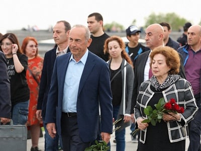 Ռոբերտ Քոչարյանը տիկնոջ եւ որդու հետ այցելել է Ծիծեռնակաբերդ