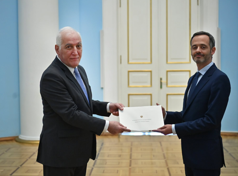 ՀՀ-ում Ֆրանսիայի նորանշանակ դեսպան Ֆլորիան Էսկյուդիեն իր հավատարմագրերն է հանձնել նախագահ Վահագն Խաչատուրյանին