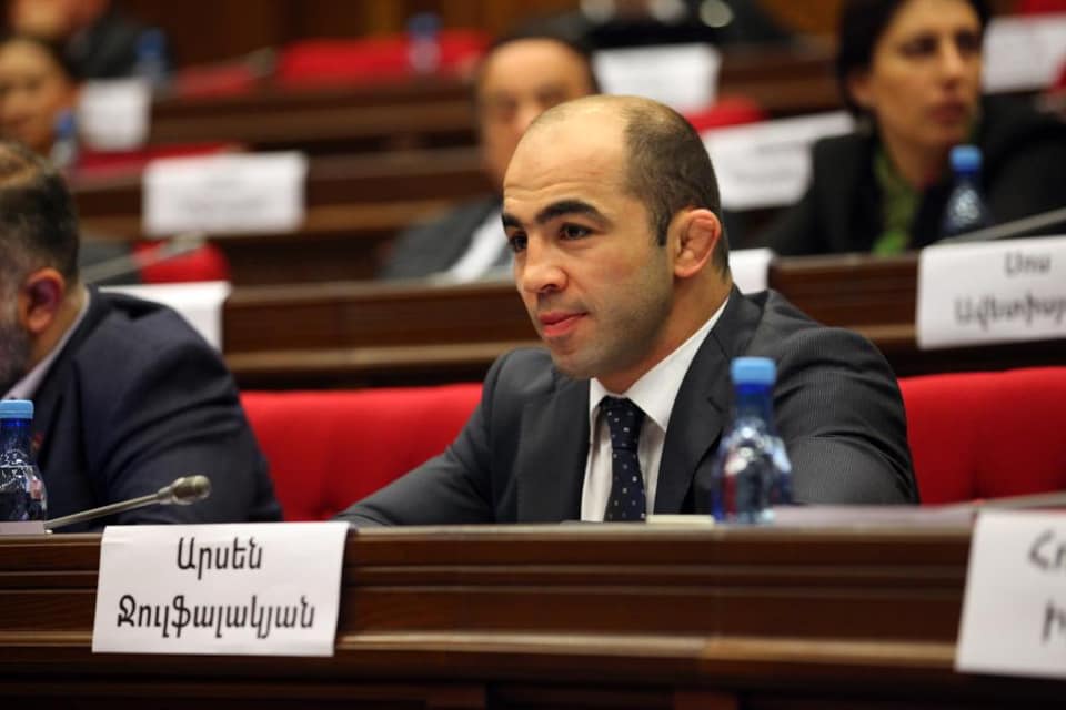 210.000 դոլար, բնակարան Խետաֆեում, հյուրանոցի սենյակ Բաթումում. Արսեն Ջուլֆալակյանի հայտարարագիրը