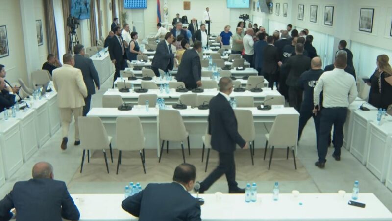 Երևանի քաղաքապետարանում տեղի ունեցած ծեծկռտուքի դեպքով քրեական վարույթ է նախաձեռնվել