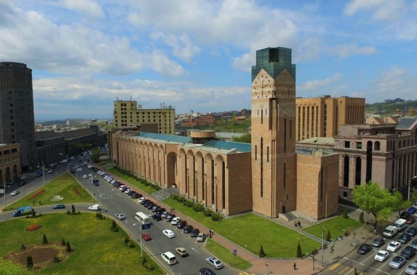 Երեւանի ավագանու արտահերթ նիստը. օրակարգում փոխքաղաքապետերի ընտրության հարցն է․ ուղիղ