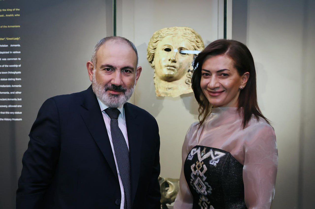 Նիկոլ Փաշինյանը կնոջ հետ մեկնել է Նյու Յորք