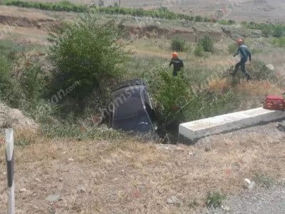 Վայոց ձորում ՊՆ զինծառայողը «Mercedes»-ով դուրս է եկել երթևեկելի գոտուց և հայտնվել ջրատարում
