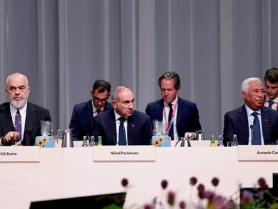 Եվրոպական քաղաքական համայնքի լիագումար նիստը` ուղիղ