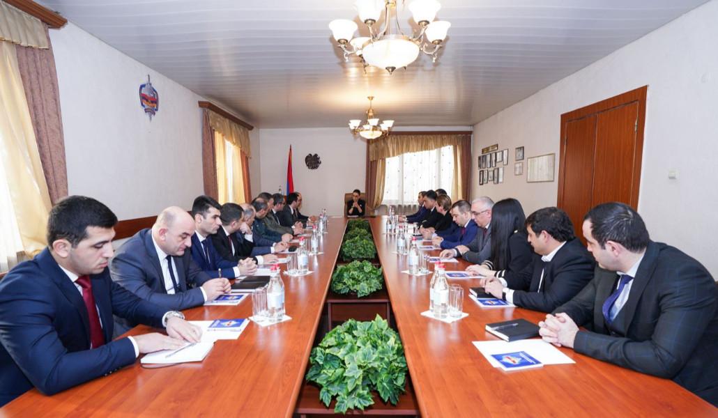 «Չկան «սիրելիներ» և «չսիրելիներ», կա պրոֆեսիոնալ աշխատանք և սկզբունքայնություն». գլխավոր դատախազն այցելել է Արմավիրի մարզ