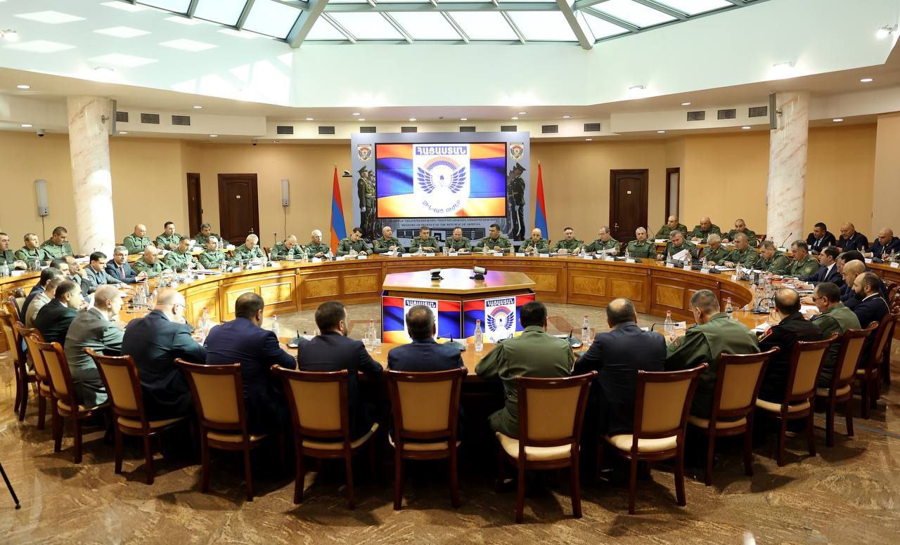 Պապիկյանի գլխավորությամբ տեղի է ունեցել պաշտպանության նախարարին կից կոլեգիայի նիստ